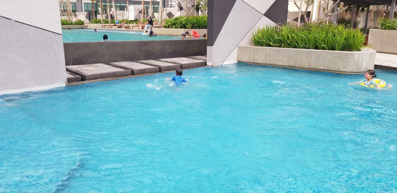 Q At I-city Apartment