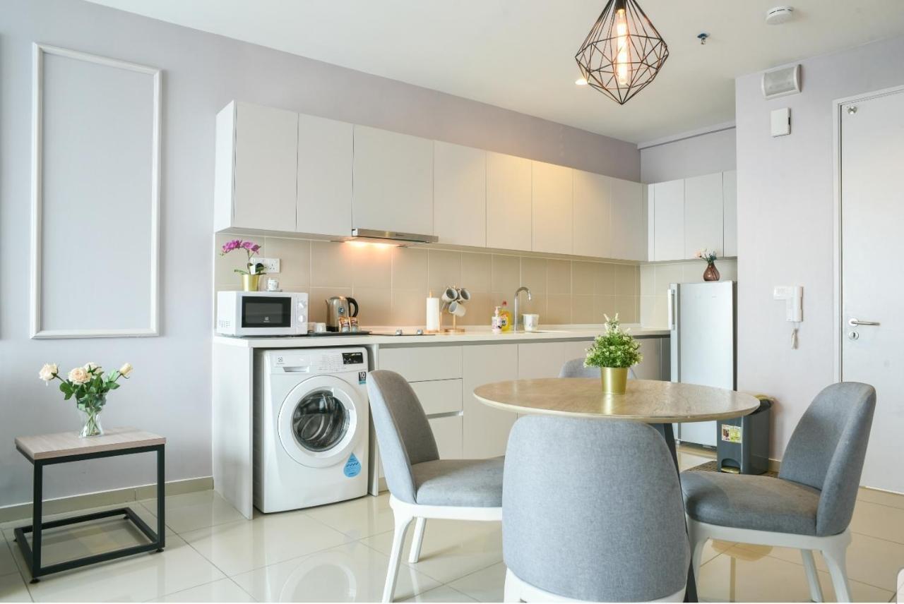 Q At I-city Apartment *